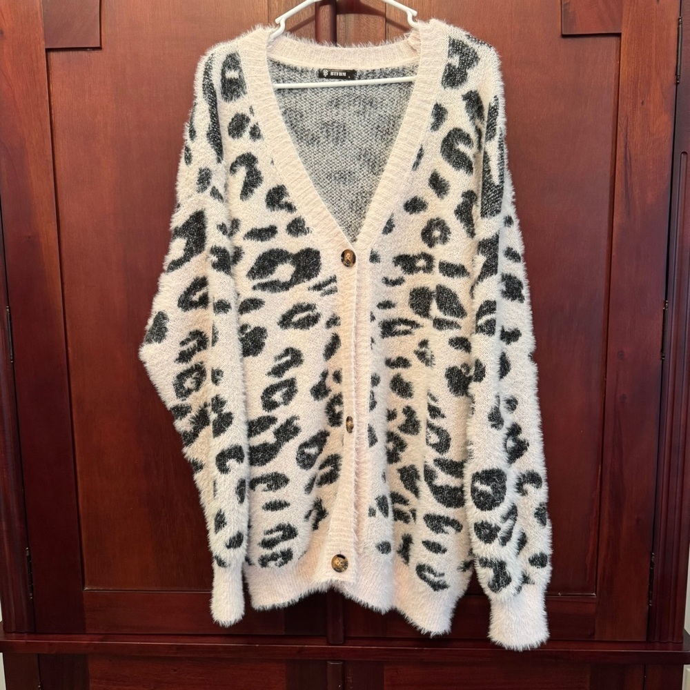 BTFBM Leopard Print V-Neck Cardigan Sweater 3 Buttons Size L Oversized